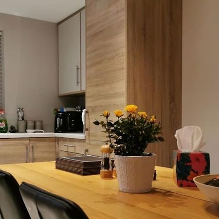 3 Bedroom Townhouse, Free Parking Йорк Экстерьер фото