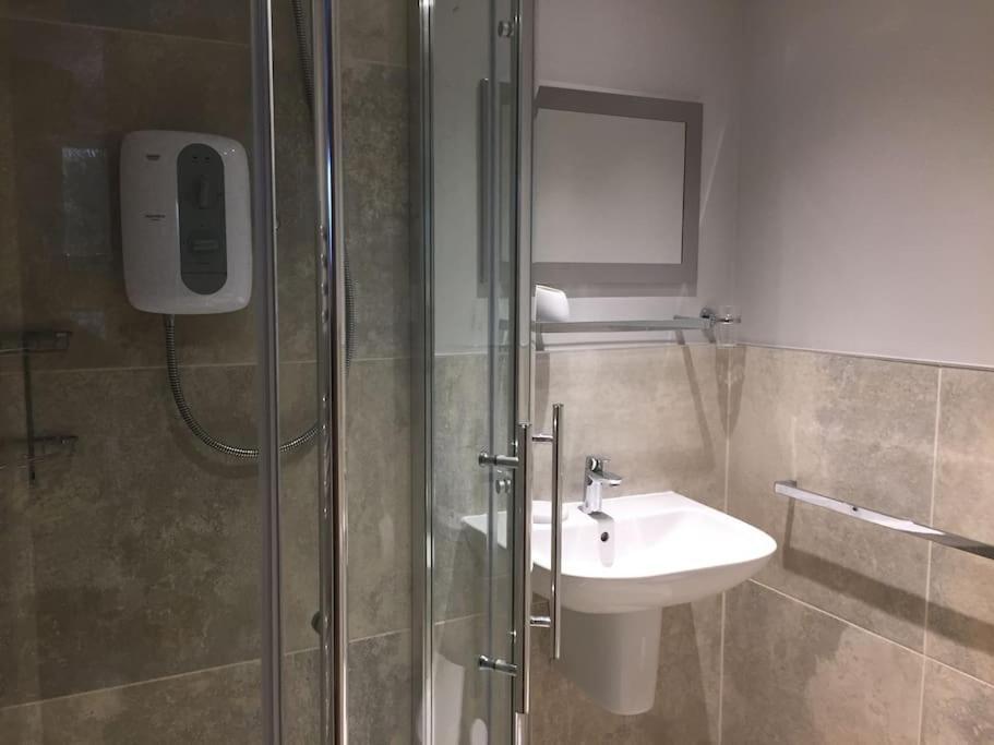 3 Bedroom Townhouse, Free Parking Йорк Экстерьер фото