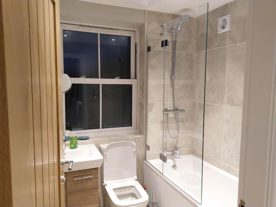 3 Bedroom Townhouse, Free Parking Йорк Экстерьер фото