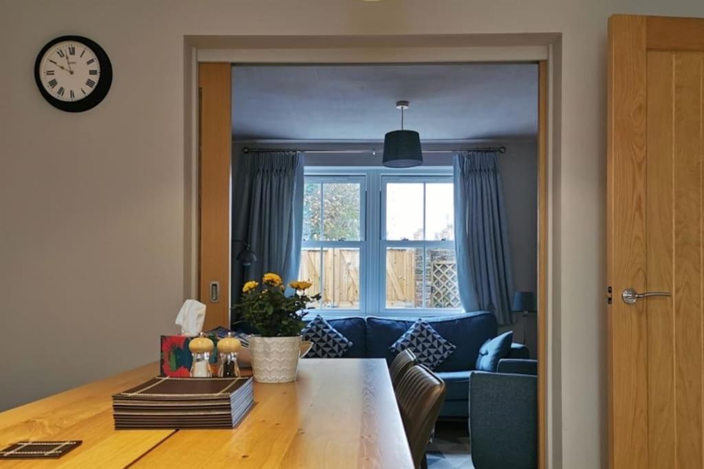 3 Bedroom Townhouse, Free Parking Йорк Экстерьер фото